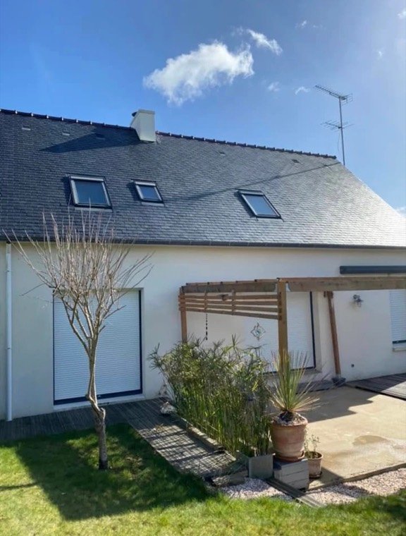 Toiture en ardoise nettoyée et traitée, après