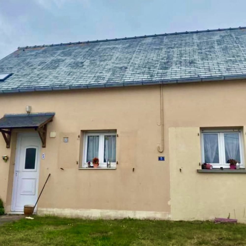 Maison avant travaux, façade et toiture à rénover