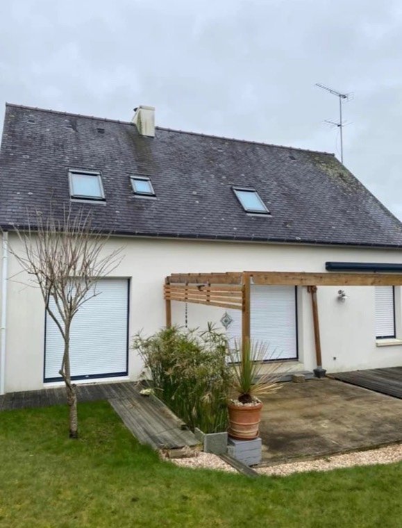 Toiture en ardoise nettoyée et traitée, avant
